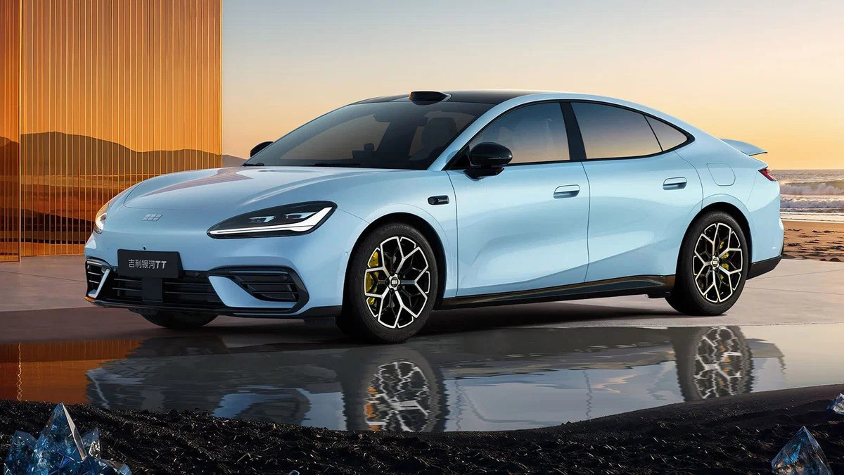 У Geely з'явився TT: це електричний седан із великим запасом ходу