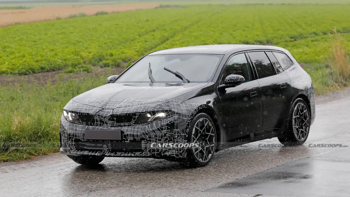 BMW i3 стане універсалом: з’явилися перші повноцінні фото