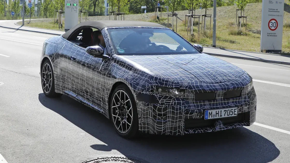 BMW тестує електричний кабріолет i4, у якого не буде конкурентів