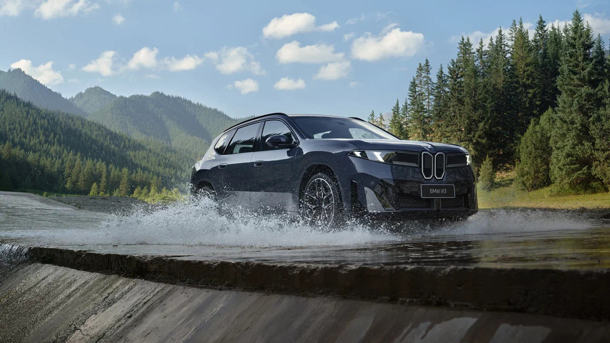 Подовжений кросовер BMW iX3 отримав ціну в Китаї