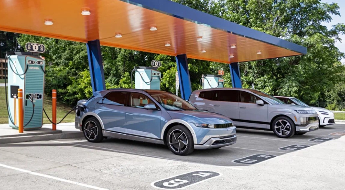 Hyundai здешевить батареї для електромобілів і запустить роботаксі