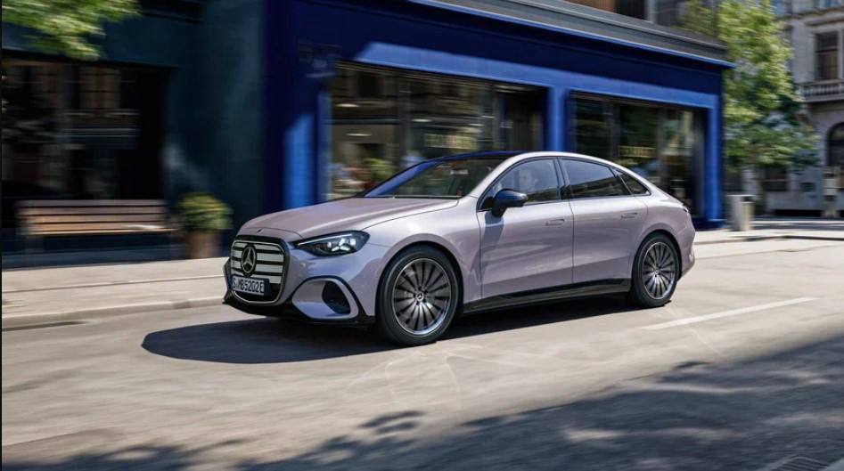 Електричний Mercedes-Benz C-класу подешевшав із новою базовою версією