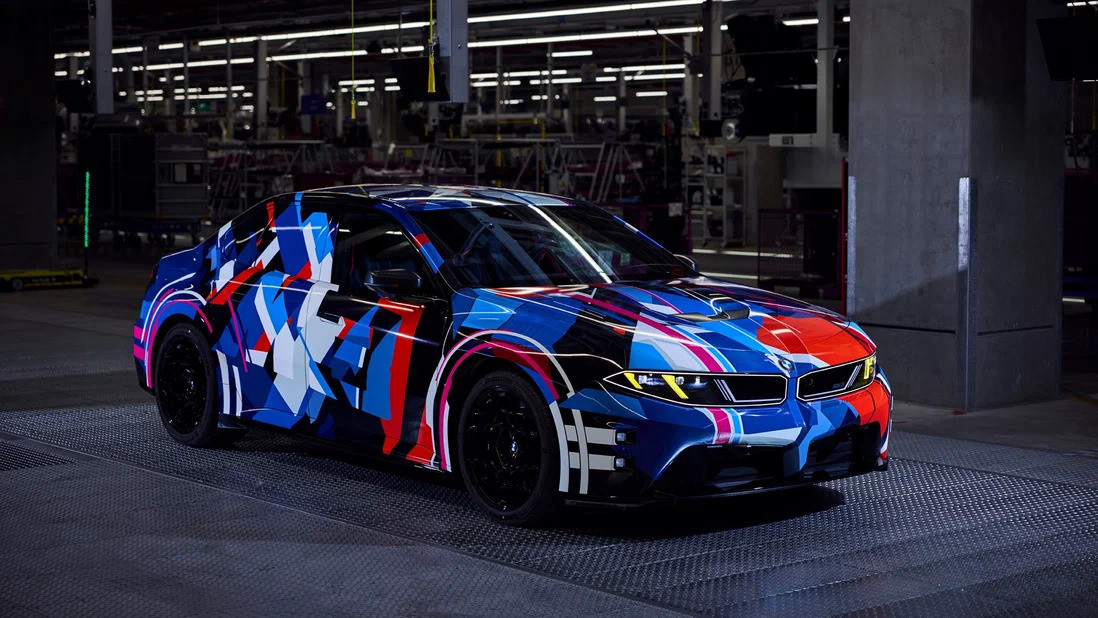 BMW показала електричний M3, але поки що в камуфляжі