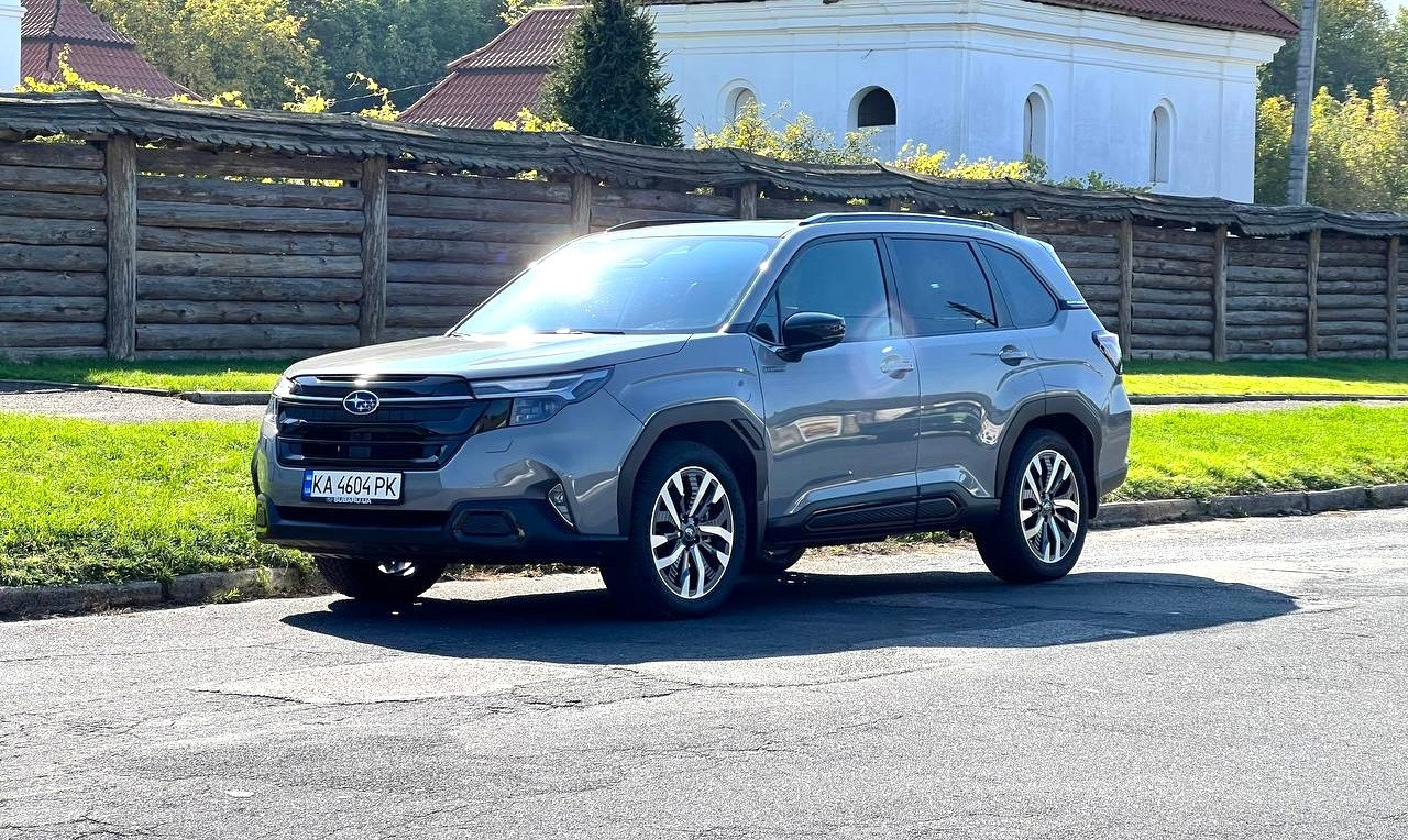 Тест-драйв Subaru Forester e-Boxer: «Лісник» навчився економити