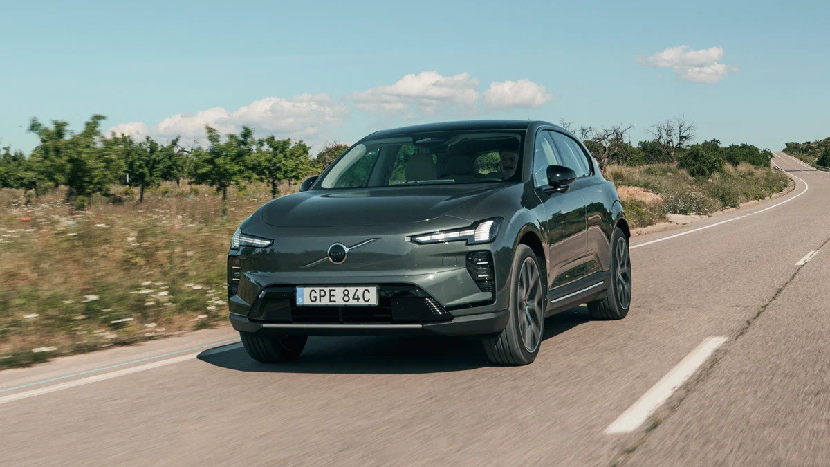 Volvo отримала 50 тисяч замовлень на електричний EX60, але відвантажила лише 5 тисяч