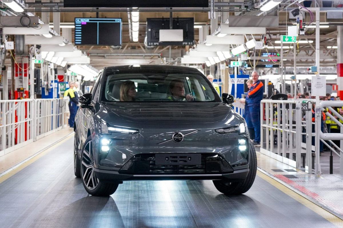 Volvo готує новий доступний електрокросовер для Європи: прем'єра у 2027 році