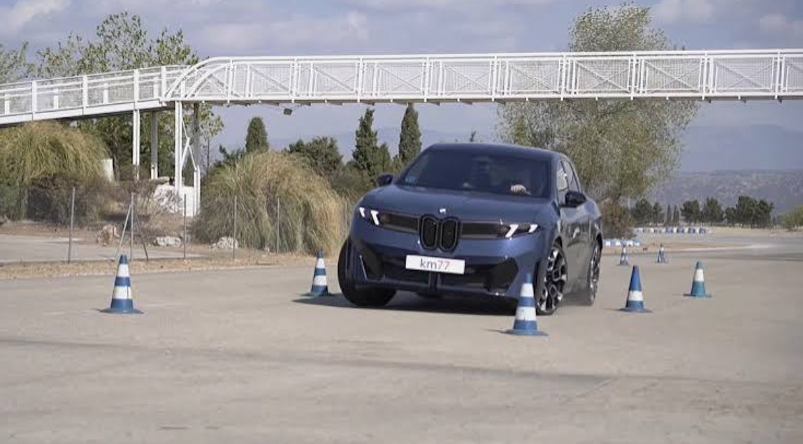 BMW iX3 випередив X3 M50 в «лосиному тесті»