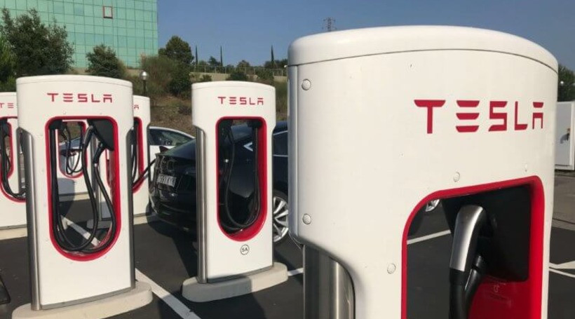 Як зарядити Tesla? Все про чарджери