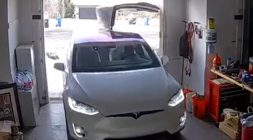 Відео: ось чому слід завжди закривати задні двері Tesla Model X