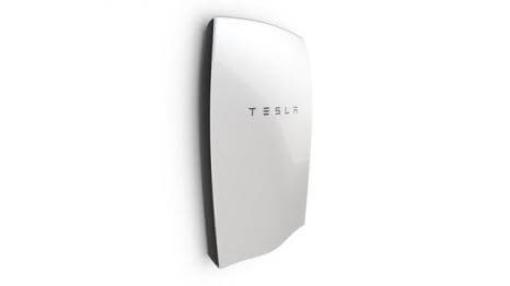 Tesla активно допомагає потерпілим від ураганів