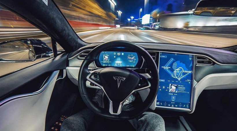 Електрокари Tesla з автопілотом подорожчають