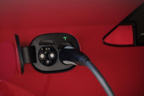 Tesla пристосувала свої електромобілі для Китаю