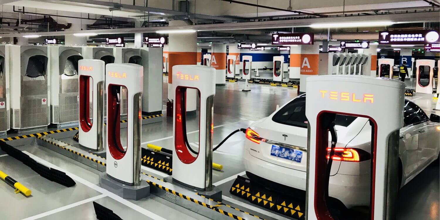 Tesla запустила свою найбільшу зарядну станцію у світі