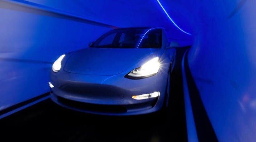 Ілон Маск обрав моделі Tesla для підземного таксі